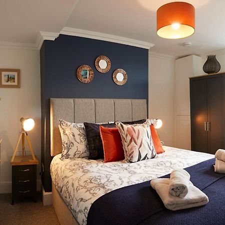 Bay View - Amazing Location With Sea Views! Aparthotel Scarborough Exterior photo