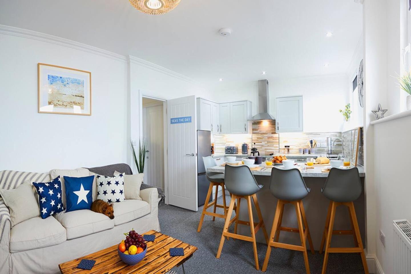Bay View - Amazing Location With Sea Views! Aparthotel Scarborough Exterior photo
