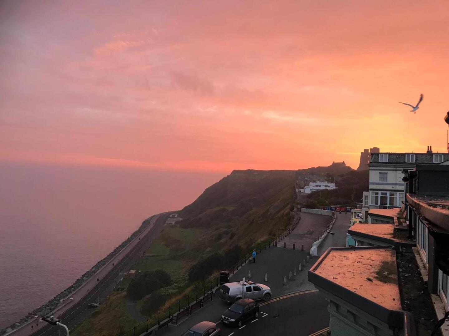 Bay View - Amazing Location With Sea Views! Aparthotel Scarborough Exterior photo