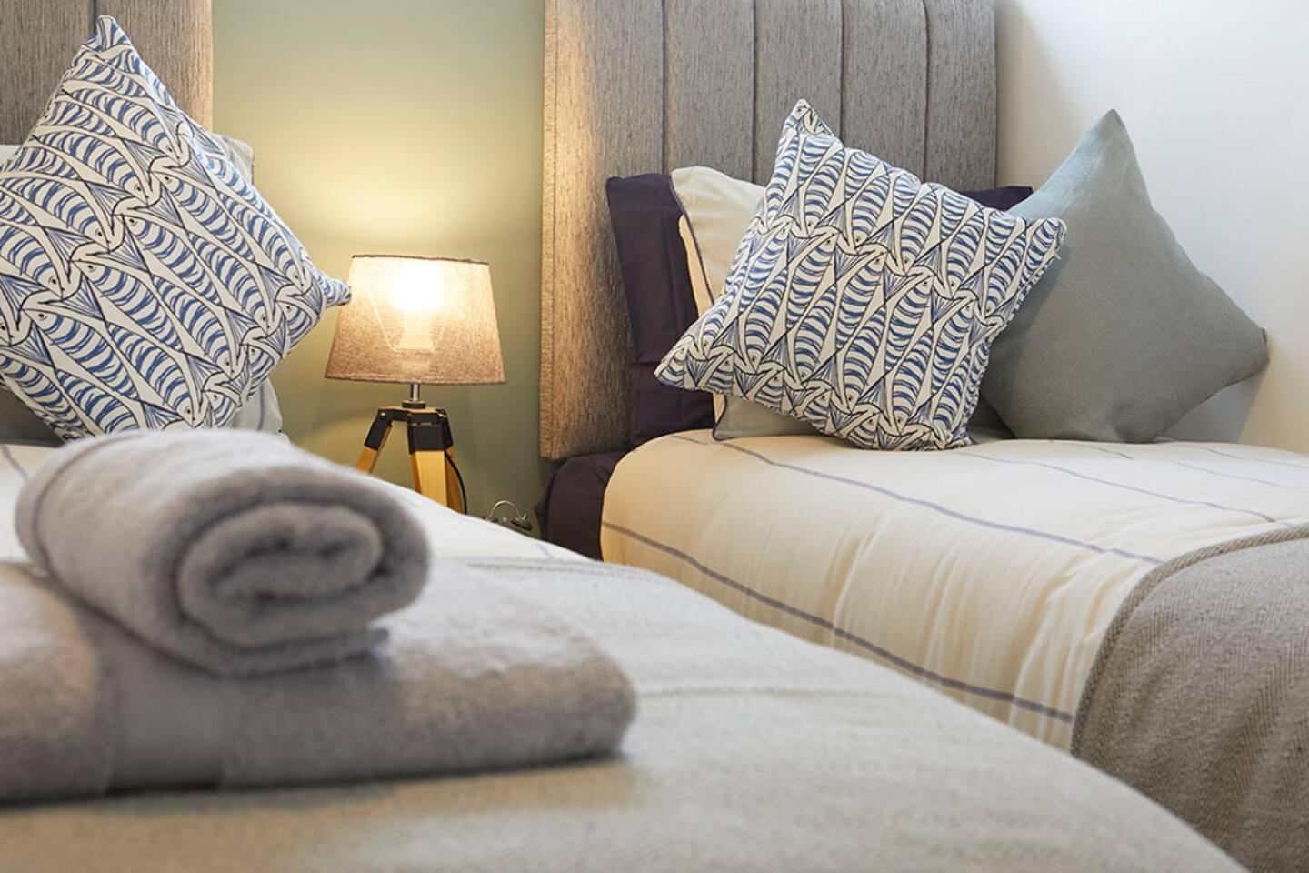 Bay View - Amazing Location With Sea Views! Aparthotel Scarborough Exterior photo