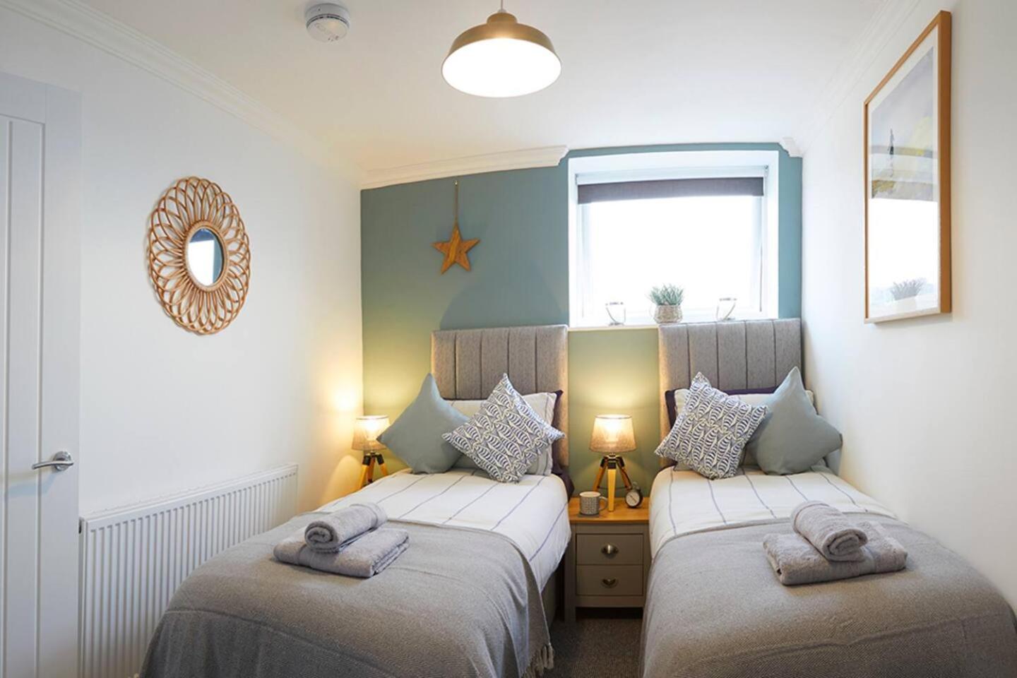 Bay View - Amazing Location With Sea Views! Aparthotel Scarborough Exterior photo