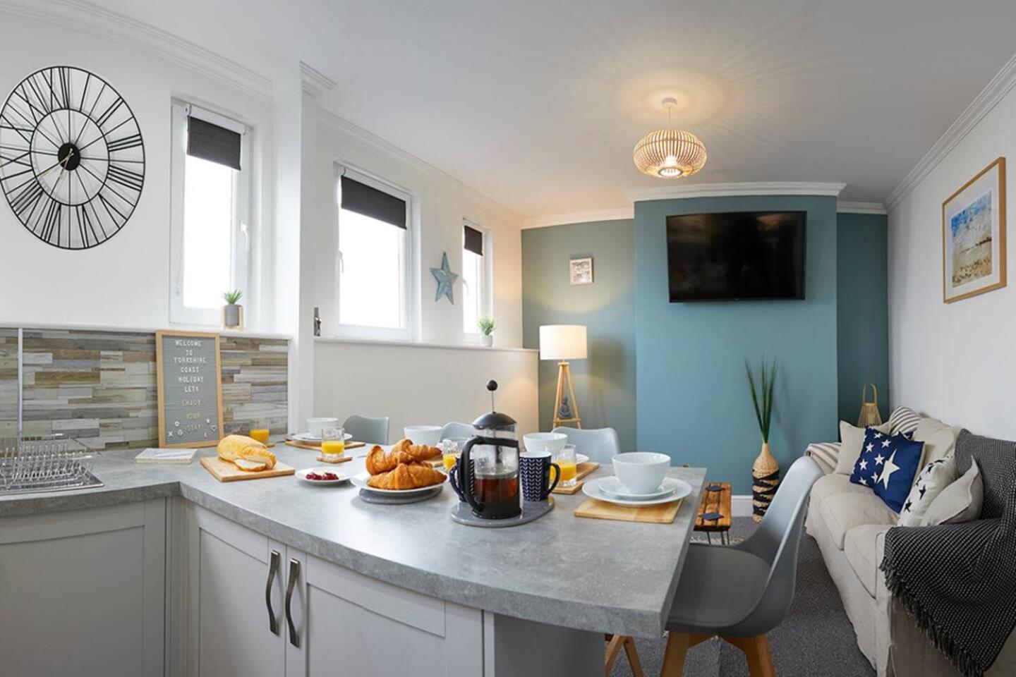 Bay View - Amazing Location With Sea Views! Aparthotel Scarborough Exterior photo